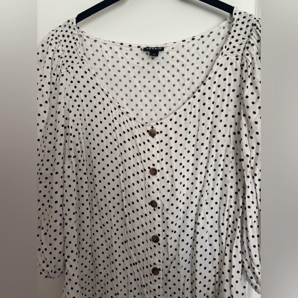 Torrid Black and White Polka Dots Puff Sleeve Blouse Size 0XL